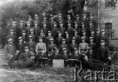 1918-1939, Ciechanów, Polska.
Absolwenci szkoły podoficerskiej c.k.m. przy 11 pułku ułanów im. Marszałka Edwarda Rydza-Śmigłego.
Fot. NN, zbiory Ośrodka Karta, z kolekcji Stefana Mosińskiego - udostępniła Natalia Stachoń