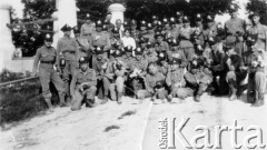 1918-1939, Lwów, Polska.
Wychowankowie I Korpusu Kadetów i prof. Bolesław Stachoń.
Fot. NN, zbiory Ośrodka Karta, udostępniła Natalia Stachoń