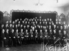 1933, Lwów, Polska.
Uczniowie i wykładowcy I Korpusu Kadetów im. Marszałka Józefa Piłsudskiego, trzeci od lewej siedzi prof. Bolesław Stachoń.
Fot. NN, zbiory Ośrodka Karta, udostępniła Natalia Stachoń.