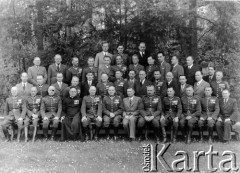 Czerwiec 1939, Lwów, Polska.
Wykładowcy I Korpusu Kadetów im. Marszałka Józefa Piłsudskiego, siódmy od prawej w drugim rzędzie stoi prof. Bolesław Stachoń.
Fot. NN, zbiory Ośrodka Karta, udostępniła Natalia Stachoń
