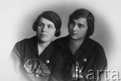7.11.1928, Wilno, Wileńskie woj., Polska.
Uczennice Żeńskiego Seminarium Nauczycielskiego, Emilia Kieraszewiczówna i Maria Ławińska.
Fot. NN, zbiory Ośrodka KARTA, udostępniła Aldona Nikoniuk.

