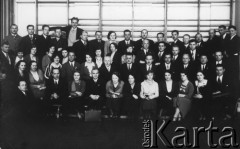 Styczeń 1933, Wilno, Wileńskie woj., Polska.
Konferencja nauczycieli wychowania fizycznego okręgu wileńskiego, w trzecim rzędzie szósta od prawej stoi Aldona Jackiewicz.
Fot. NN, zbiory Ośrodka KARTA, udostępniła Aldona Nikoniuk.

