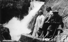 Czerwiec 1939,  Zakopane okolice, Polska.
Nauczyciele z gimnazjum w Wilejce na wycieczce, w środku Aldona Jackiewicz.
Fot. NN, zbiory Ośrodka KARTA, udostępniła Aldona Nikoniuk.

