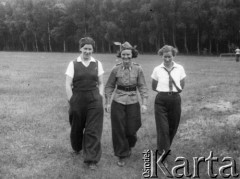 Lipiec- 15.08.1939, Garczyn k/Kościerzyny, Pomorskie woj., Polska.
Uczestniczki obozu Przysposobienia Wojskowego Kobiet.
Fot. Szlagowski, zbiory Ośrodka KARTA, udostępniła Aldona Nikoniuk.

