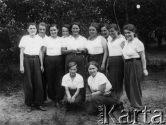 Lipiec- 15.08.1939, Garczyn k/Kościerzyny, Pomorskie woj., Polska.
Uczestniczki obozu Przysposobienia Wojskowego Kobiet.
Fot. NN, zbiory Ośrodka KARTA, udostępniła Aldona Nikoniuk.

