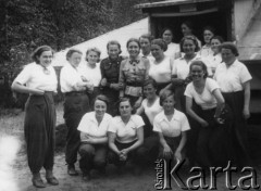 Lipiec- 15.08.1939, Garczyn k/Kościerzyny, Pomorskie woj., Polska.
Uczestniczki obozu Przysposobienia Wojskowego Kobiet.
Fot. NN, zbiory Ośrodka KARTA, udostępniła Aldona Nikoniuk.

