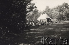 Lipiec 1931, Troki okolice, Wileńskie woj., Polska.
Obóz harcerski i kurs żeglarski dla uczennic Seminarium Nauczycielskiego.
Fot. NN, zbiory Ośrodka KARTA, udostępniła Aldona Nikoniuk.



