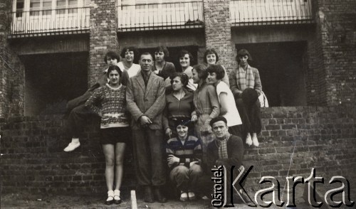 1929-1931, Warszawa, Polska.
Grupa studentek Centralnego Instytutu Wychowania Fizycznego, z lewej stoi instruktor lekkiej atletyki Baran.
Fot. NN, zbiory Ośrodka KARTA, udostępniła Aldona Nikoniuk.

