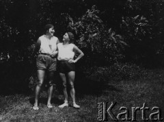 1930-1931, Warszawa, Polska.
Studentki Centralnego Instytutu Wychowania Fizycznego, najmniejsza i największa.
Fot. NN, zbiory Ośrodka KARTA, udostępniła Aldona Nikoniuk.

