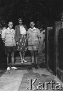 1949, Giżycko, Polska.
Uczniowie Liceum Pedagogicznego i nauczycielka Aldona Jackiewicz, z prawej Ignacy Nikoniuk.
Fot. NN, zbiory Ośrodka KARTA, udostępniła Aldona Nikoniuk.

