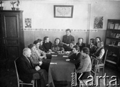 Brak daty, Zagorsk, Moskiewska obł., ZSRR.
Pracownicy Domu Dziecka w Zagorsku.
Fot. NN, zbiory Ośrodka KARTA, udostępnił Mirosław Popławski