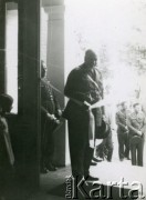 1939-1941, Rumunia.
Obóz internowania dla żołnierzy Wojska Polskiego, otwarcie wystawy - przecięcie wstęgi.
Fot. Zbigniew Suchodolski, zbiory Ośrodka KARTA