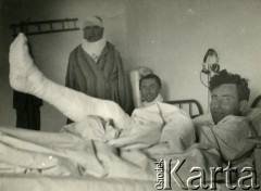 1938., Polska.
Malarz Zbigniew Suchodolski w szpitalu.
Fot. NN, zbiory Ośrodka KARTA, kolekcja Zbigniewa Suchodolskiego [AW III/315]