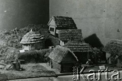 24.03.-2.06.1946, Hagen-Kabel, Niemcy.
Wystawa rękodzieła w obozie dla displaced persons (dipsów) czyli osób, które w po zakończeniu działań wojennych pozostawały poza granicami swojego kraju. 
Fot. NN, zbiory Ośrodka KARTA, kolekcja Zbigniewa Suchodolskiego [AW III/315]