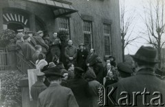 24.03.-2.06.1946, Hagen-Kabel, Niemcy.
Osoby przebywające w obozie dla displaced persons (dipsów) czyli osób, które w po zakończeniu działań wojennych pozostawały poza granicami swojego kraju. 
Fot. NN, zbiory Ośrodka KARTA, kolekcja Zbigniewa Suchodolskiego [AW III/315]