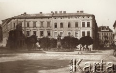 1900-1914, Lwów, Austro-Węgry.
 Pomnik Aleksandra Fredro.
 Fot. NN, zbiory Ośrodka KARTA, udostępnił Jurij Karpenczuk
   
