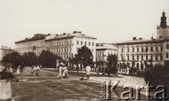 1900-1914, Lwów, Austro-Węgry.
 Fragment miasta, zamiatacze sprzątający ulicę.
 Fot. NN, zbiory Ośrodka KARTA, udostępnił Jurij Karpenczuk
   
