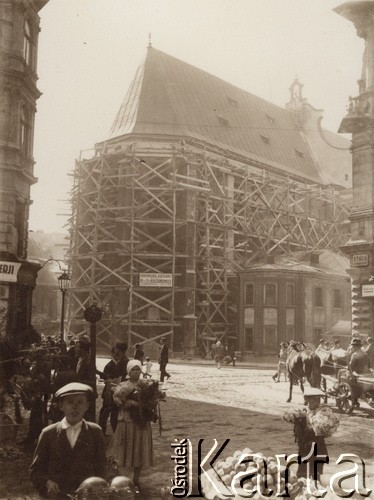 1920-1939, Lwów, Polska.
 Remont katedry, rusztowania.
 Fot. NN, zbiory Ośrodka KARTA, udostępnił Jurij Karpenczuk
   
