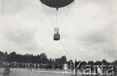 1900-1914, Lwów, Austro-Węgry.
 Pohulanka, lot balonu, w gondoli żołnierz armii austriackiej.
 Fot. NN, zbiory Ośrodka KARTA, udostępnił Jurij Karpenczuk
   
