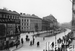 1920-1939, Lwów, Polska.
 Ulica Akademicka, z lewej tablica ogłoszeniowa.
 Fot. NN, zbiory Ośrodka KARTA, udostępnił Jurij Karpenczuk
   
