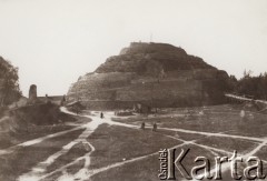 1900-1914, Lwów, Austro-Węgry.
 Wysoki  Zamek, sypanie kopca Unii Lubelskiej zainicjowane przez Franciszka Smolkę w 1869 r., w trzechsetną rocznicę Podpisania Unii Lubelskiej.
 Fot. NN, zbiory Ośrodka KARTA, udostępnił Jurij Karpenczuk
   
