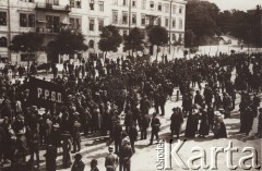 1900-1914, Lwów, Austro-Węgry.
 Wiec Polskiej Patrii Socjalno-Demokratycznej pod pomnikiem Adama Mickiewicza.
 Fot. NN, zbiory Ośrodka KARTA, udostępnił Jurij Karpenczuk
   
