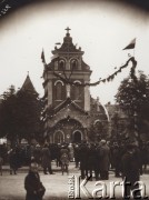 1920-1939, Lwów, Polska.
 Wierni zgromadzeni przed kościołem.
 Fot. NN, zbiory Ośrodka KARTA, udostępnił Jurij Karpenczuk
   
