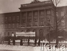 1920-1939, Lwów, Polska.
 Politechnika Lwowska, napisy na transparentach: 
