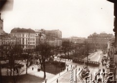 Po 1925, Lwów, Polska.
 Wały Hetmańskie (obecnie Aleja Swobody). Widok na część południową, z prawej tramwaj nr 10.
 Fot. NN, zbiory Ośrodka KARTA, udostępnił Jurij Karpenczuk
   
