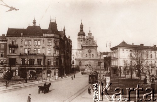 Lata 20., Lwów, Polska.
Widok z placu Halickiego na kościół Bernardynów, z prawej tramwaj nr 7.
Fot. NN, zbiory Ośrodka KARTA, udostępnił Jurij Karpenczuk
   
