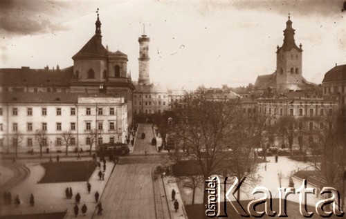 1920-1939, Lwów, Polska.
Wały Hetmańskie (obecnie Aleja Swobody), od lewej dawny klasztor i kościół Jezuitów, plac św. Ducha, w głębi wieża ratuszowa i fragment wieży katedry łacińskiej.
Fot. NN, zbiory Ośrodka KARTA, udostępnił Jurij Karpenczuk
   
