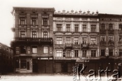 1920-1939, Lwów, Polska.
Południowa pierzeja Rynku, kamienice nr 11, 12 (kamienica Justglacowska) i 13. 
Fot. NN, zbiory Ośrodka KARTA, udostępnił Jurij Karpenczuk
   
