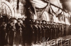 1933, Lwów, Polska.
Odwach na placu Św. Ducha (obecnie plac Podkowy), wieczorna uroczystość w 70-rocznicę wybuchu Powstania Styczniowego.
Fot. NN, zbiory Ośrodka KARTA, udostępnił Jurij Karpenczuk
   
