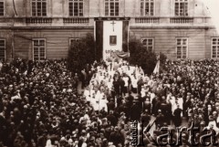 1920-1939, Lwów, Polska.
Msza na Rynku.
Fot. NN, zbiory Ośrodka KARTA, udostępnił Jurij Karpenczuk
   
