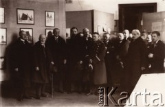 Przed 1935, Lwów, Polska.
Uroczystość z udziałem gen. Bolesława Popowicza, dowódcy Okręgu Wojskowego nr VI we Lwowie, otwarcie wystawy.
Fot. NN, zbiory Ośrodka KARTA, udostępnił Jurij Karpenczuk
   

