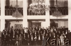 Przed 1935, Lwów, Polska.
Uroczystość, szósty od lewej siedzi gen. Bolesław Popowicz, dowódca Okręgu Korpusu nr VI we Lwowie.
Fot. NN, zbiory Ośrodka KARTA, udostępnił Jurij Karpenczuk
    
