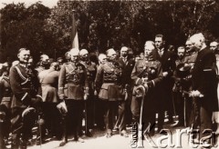 30.05.1925, Lwów, Polska.
Cmentarz Obrońców Lwowa, poświęcenie pomnika poległych lotników amerykańskich z eskadry im. Tadeusza Kościuszki. Stoją od lewej: gen. Jan Prawdzic-Thullie, gen. Maksymilian Linde, gen. Władysław Jędrzejewski, gen. Juliusz Tarnawa-Malczewski, gen. Włodzimierz Zagórski i poseł Stanów Zjednoczonych Pearson.
Fot. NN, zbiory Ośrodka KARTA, udostępnił Jurij Karpenczuk
   
