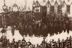 1928, Lwów, Polska.
Odsłonięcie tablicy ku czci prezydenta Gabriela Narutowicza w szóstą rocznicę śmierci.
Fot. NN, zbiory Ośrodka KARTA, udostępnił Jurij Karpenczuk
   
