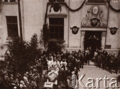 1929, Lwów, Polska.
Uroczyste poświęcenie sztandaru VIII Gimnazjum Męskiego im. Kazimierza Wielkiego
Fot. NN, zbiory Ośrodka KARTA, udostępnił Jurij Karpenczuk
   
