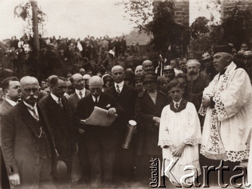 1928, Lwów, Polska.
Uczestnicy uroczystości, z prawej ksiądz i ministrant.
Fot. NN, zbiory Ośrodka KARTA, udostępnił Jurij Karpenczuk
   
