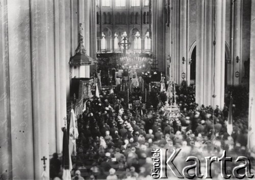 1928, Lwów, Polska.
 10 rocznica Obrony Lwowa, uroczystości w kościele św. Elżbiety.
 Fot. NN, zbiory Ośrodka KARTA, udostępnił Jurij Karpenczuk
   
