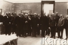 Przed 1926, Lwów, Polska.
 Grupa osób, trzeci z prawej stoi gen. Maksymilian Linde.
 Fot. NN, zbiory Ośrodka KARTA, udostępnił Jurij Karpenczuk
   
