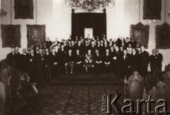 Przed 1939, Lwów, Polska.
 W środku siedzi gen. Bolesław Popowicz, w latach 1928-35 dowódca Okręgu Korpusu nr 6 we Lwowie.
 Fot. NN, zbiory Ośrodka KARTA, udostępnił Jurij Karpenczuk
   
