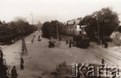 Lata 20., Lwów, Polska.
 Aleja Marszałka Focha, tramwaj linii nr 2, w tle Dworzec Główny.
 Fot. NN, zbiory Ośrodka KARTA, udostępnił Jurij Karpenczuk
   
