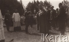 Lata 20., Lwów, Polska.
 Uczestnicy uroczystości, w środku stoi arcybiskup lwowski Józef Bilczewski.
 Fot. NN, zbiory Ośrodka KARTA, udostępnił Jurij Karpenczuk
   
