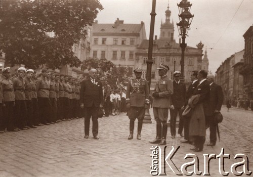1935, Lwów, Polska.
 Uczestnicy uroczystości, z prawej stoi gen. Gustaw Orlicz-Dreszer.
 Fot. NN, zbiory Ośrodka KARTA, udostępnił Jurij Karpenczuk
   
