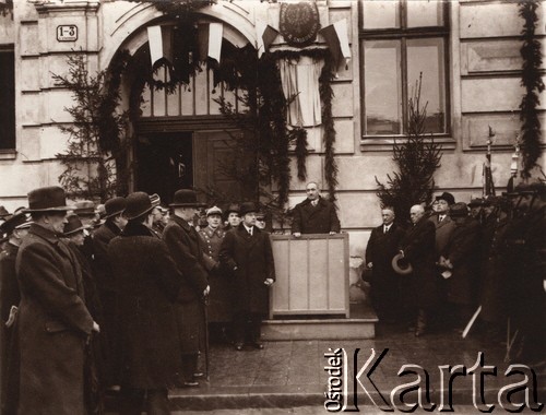 1934, Lwów, Polska.
 Uroczystości w gimnazjum męskim im. Jana i Jędrzeja Śniadeckich, przemówienie.
 Fot. NN, zbiory Ośrodka KARTA, udostępnił Jurij Karpenczuk
   
