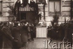 1934, Lwów, Polska.
 Uroczystości w gimnazjum męskim im. Jana i Jędrzeja Śniadeckich, przemówienie.
 Fot. NN, zbiory Ośrodka KARTA, udostępnił Jurij Karpenczuk
   
