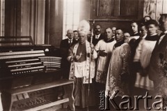 Po 1923, Lwów, Polska.
Kościół św. Elżbiety, poświęcenie organów przez acybiskupa Bolesława Twardowskiego.
Fot. NN, zbiory Ośrodka KARTA, udostępnił Jurij Karpenczuk
   
