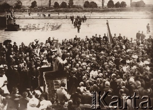 1900-1914, Lwów, Austro-Węgry.
 Biskup wygłaszający kazanie, napis na sztandarze: 